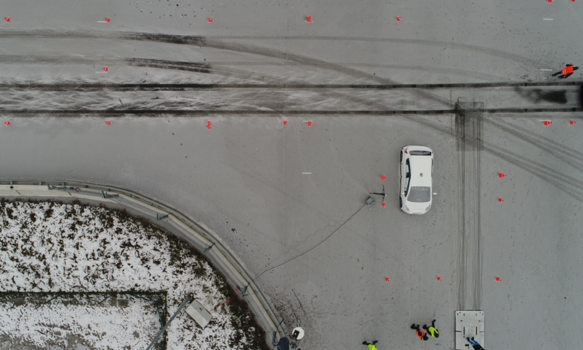 Intersection scenario from a bird's eye view