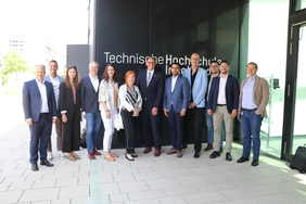 Gruppenbild der Delegation Serbien am Cmapus der THI