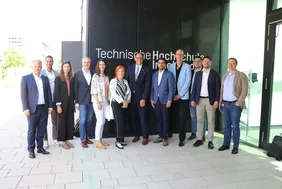 Gruppenbild der Delegation Serbien am Cmapus der THI