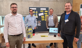 Profs der Fakultät I am Stand beim Round Table Bildungspartnerschaften 2023