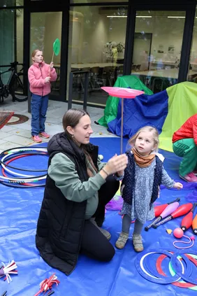 Freuten sich über Einblicke in den Campus und den Mitmachzirkus: Nadine Sailer und ihre Tochter Hannah (Foto: THI).