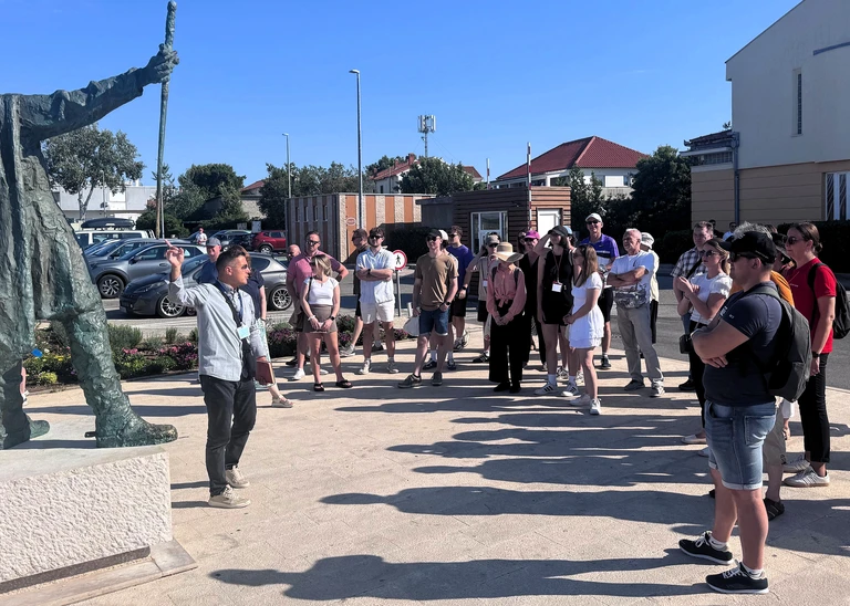 Besuch in Nin: Bei einer Führung durch die älteste kroatische Königsstadt beschäftigten sich die Studierenden mit der Geschichte und Kultur der Region (Foto: THI).