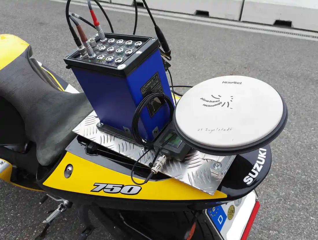 © THI