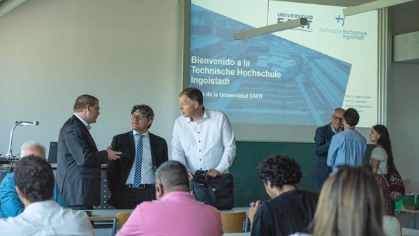 Einblick in die Willkommens-Veranstaltung der Kolumbianischen Delegation an der THI mit Teilnehmenden und Rednern