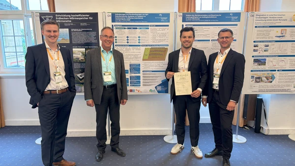 Das InES-Team auf dem Symposium Zukunft Wärme (von links nach rechts): Lukas Müller, Prof. Dr.-Ing. Wilfried Zörner, Fabian Feuchter und Dr. Christoph Trinkl