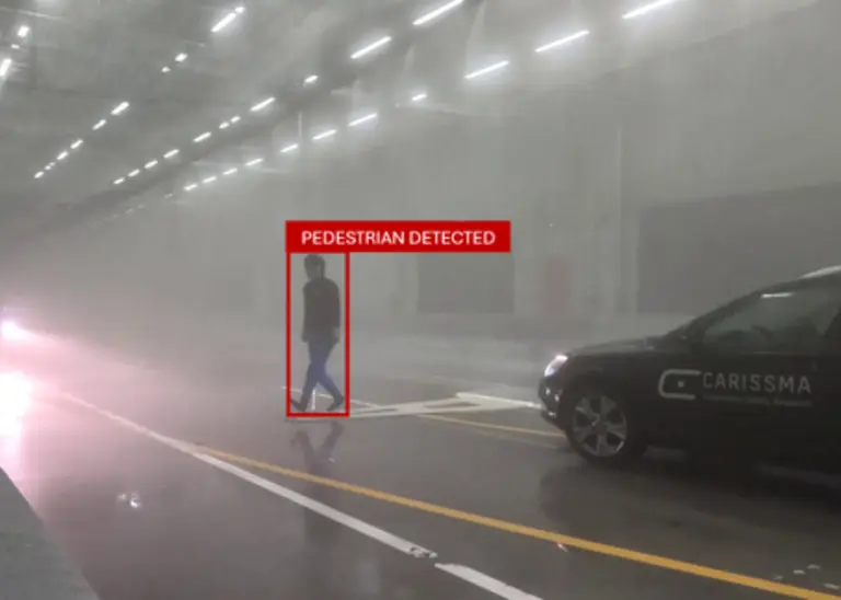 Regen, Nebel und Dunkelheit auf Knopfdruck: Das C-ISAFE der THI schafft reproduzierbare Testbedingungen, um Fahrerassistenzsysteme auf künftige C-NCAP-Anforderungen vorzubereiten (Foto: THI).