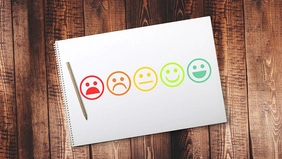 Verschiedene Smileys auf einem Blatt Papier