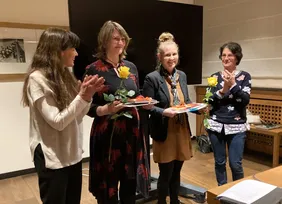 Die Preisträgerinnen Barbara Agricola (2.v.l.) und Patrizia Heinl (2.v.r.) bei der Preisverleihung (Foto: ZONTA Ingolstadt).