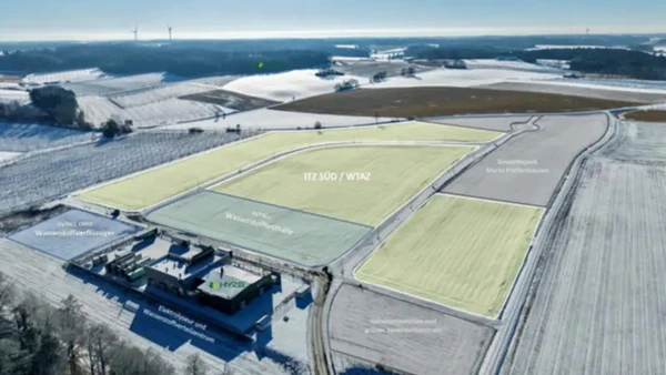 Geländeaufteilung des Wasserstoff Technologie-Anwenderzentrums WTAZ (ITZ SÜD) in Pfeffenhausen mit Wasserstoff Verflüssiger der HyTACC CRYO und Wasserstoff Testhalle der HyTACC rund um den Hy2B Elektrolyseur für grünen Wasserstoff (Bild: HyTACC).