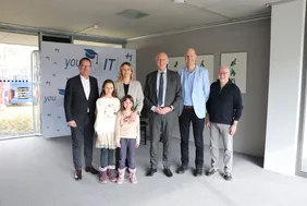 Sieben Personen, vlnr: G. Rosenfeld, zwei Kinder, V. Durski, W. Schober, B. Axmann, H. Göllinger