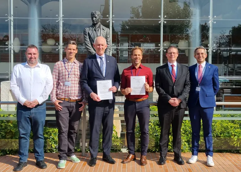 Die Internationalisierung zu stärken und neue Studierendengruppen zu gewinnen: Das sind zwei der Ziele, die THI-Präsident Professor Walter Schober (3.v.l.) und die Delegation erreichen will (Foto: THI).