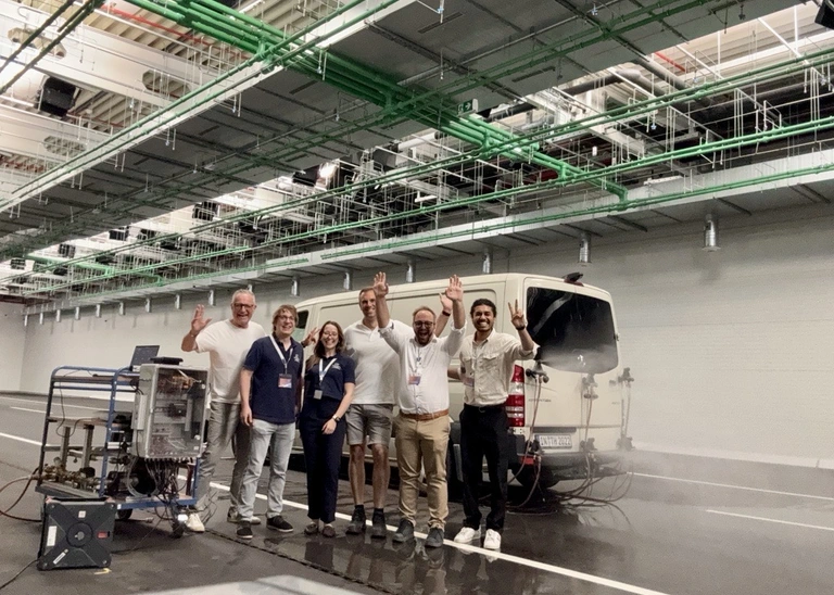 Professor Werner Huber, Letícia Cristofoli, Thomas Hempen, Bernhard Killermann, Jakob Reckenzaun und Nigel Bruce (v.l.n.r.; THI, AVL und SETLabs/Foto: THI).