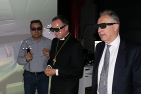 Landesbischof im virtual Reality Raum