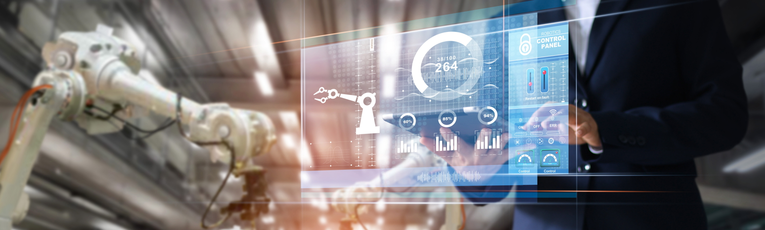 Roboterarm und digitale Steuerungsanzeige