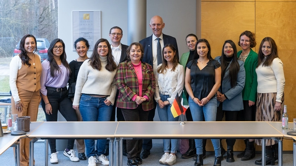 Consul Carmen Cecilia Villanueva Bracho (6th from left) with Mexican THI students and staffConsul Carmen Cecilia Villanueva Bracho (6th from left) with Mexican THI students and staff (Photo: THI).