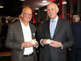 Zwei, die auf KI setzen: Dr. Michael Klimke (l.), CEO der Bayerischen KI-Agentur, und THI-Präsident Professor Walter Schober (Foto: THI). Herr Klimke und Herr Prof. Dr. Schober (Präsident THI)