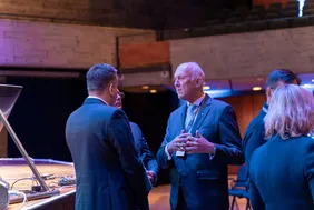 Advancing collaboration: THI President Professor Walter Schober (centre) in conversation with partners (Photo: Maximilian Schütze).