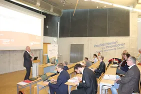 THI-Präsident Professor Walter Schober begrüßte die Teilnehmerinnen und Teilnehmer des Wärmepumpen-Forums (Foto: THI).