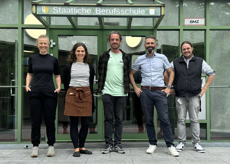 Wissenschaft macht Schule: Dr. Anna-Lisa Klages, Theresia von Schkopp, Dr. Gerhard Schönhofer, OstR Robert Dannhäuser und Thomas Dorsch gestalteten den zweiten Workshop-Tag der THI an der Berufsschule Pfaffenhofen (Foto: THI).